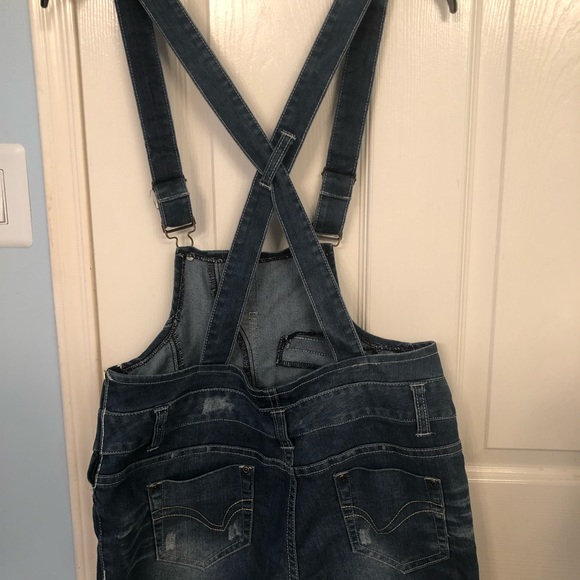 Suspender Jean shorts - Picture 3 of 4